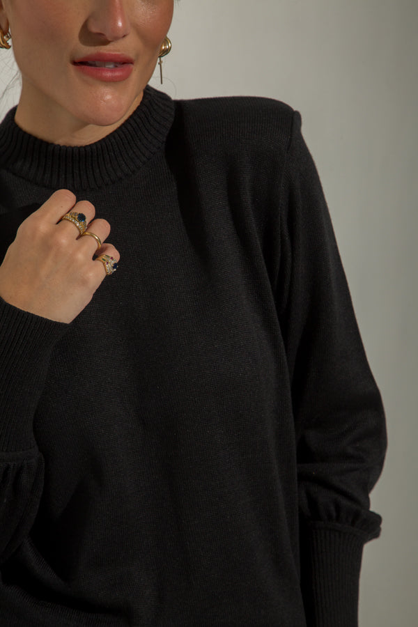 
                  
                    CLASSIC KNITTED LONG SLEEVE BLACK
                  
                