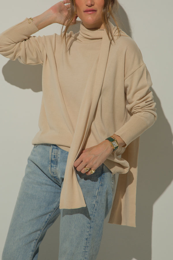 
                  
                    STELLA KNITTED TOP
                  
                